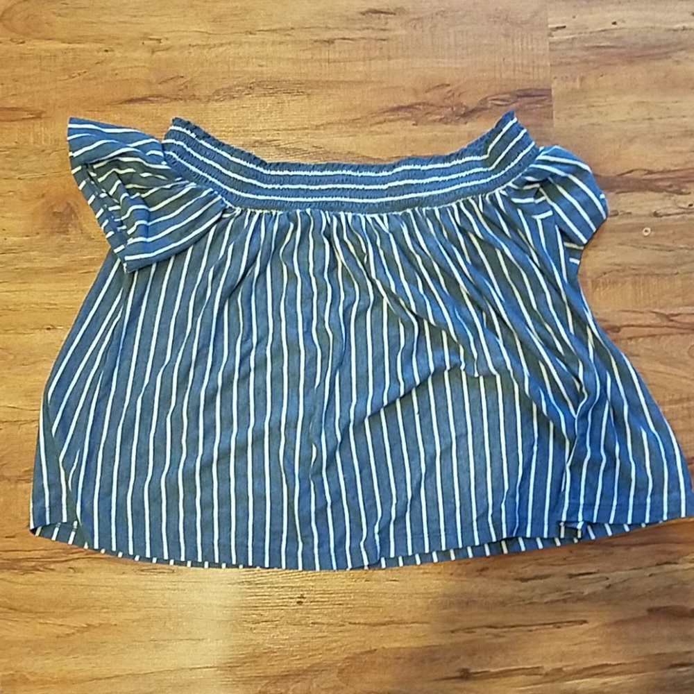 🎀 AE off shoulder top